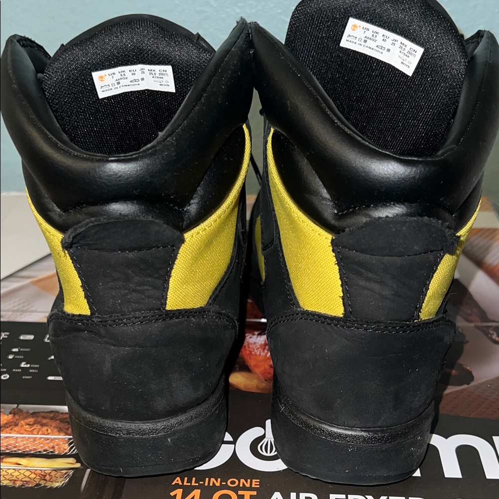 Timberland Dual-Tone Black and Yellow Boots so comfortable. Don’t fit me anymore - Picture 3 of 9